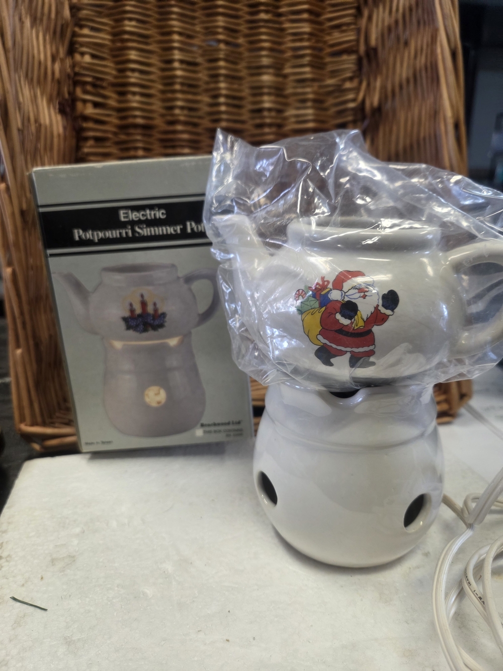 Festive Santa Electric Potpourri Simmer Warmer - White